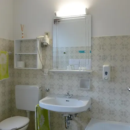 & River Bed & Breakfast Carezza al Lago