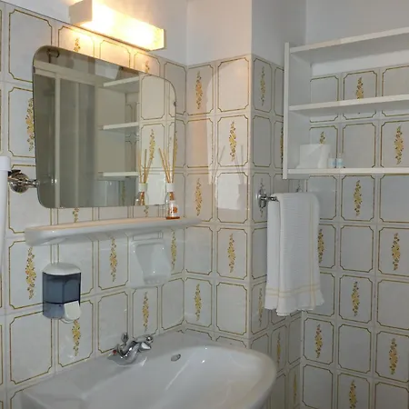 & River Bed & Breakfast Carezza al Lago